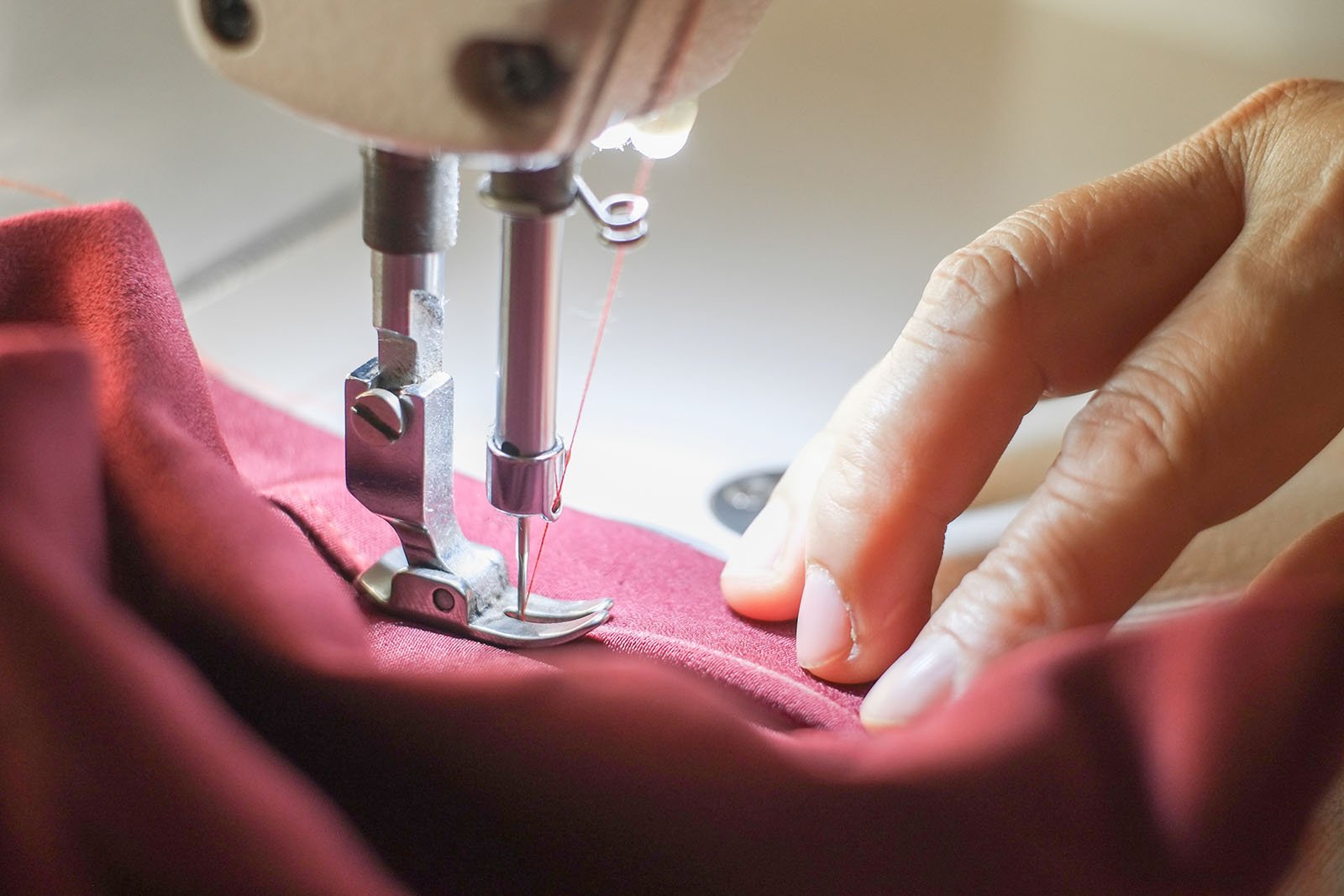 Régler la tension du fil de la machine à coudre