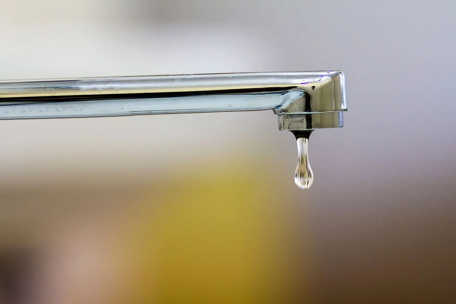 Comment réparer un robinet qui fuit : les solutions faciles à appliquer chez soi