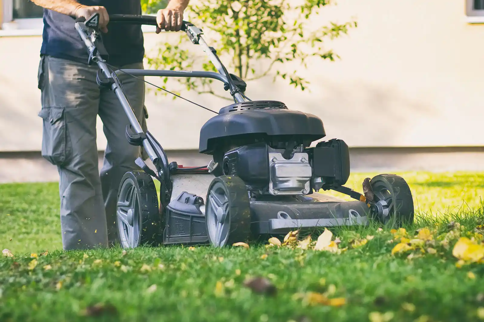 Comment affûter une lame de tondeuse sans la démonter en toute simplicité
