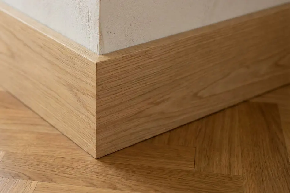 Couper une plinthe en angle de 45 degrés sans boîte à onglet