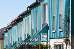 Façade en bardage bois moderne, illustrant les différents types de revêtement extérieur